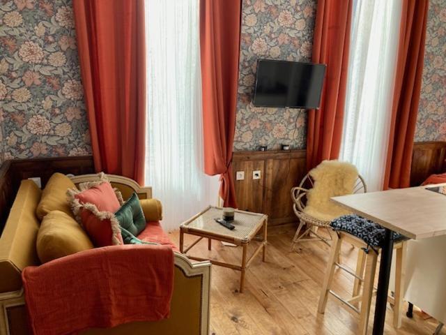 Une Maison De Famille Oloron-Sainte-Marie Zewnętrze zdjęcie